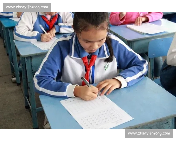 书写风采大比拼：展示笔尖艺术与文字魅力的校园写字比赛盛况